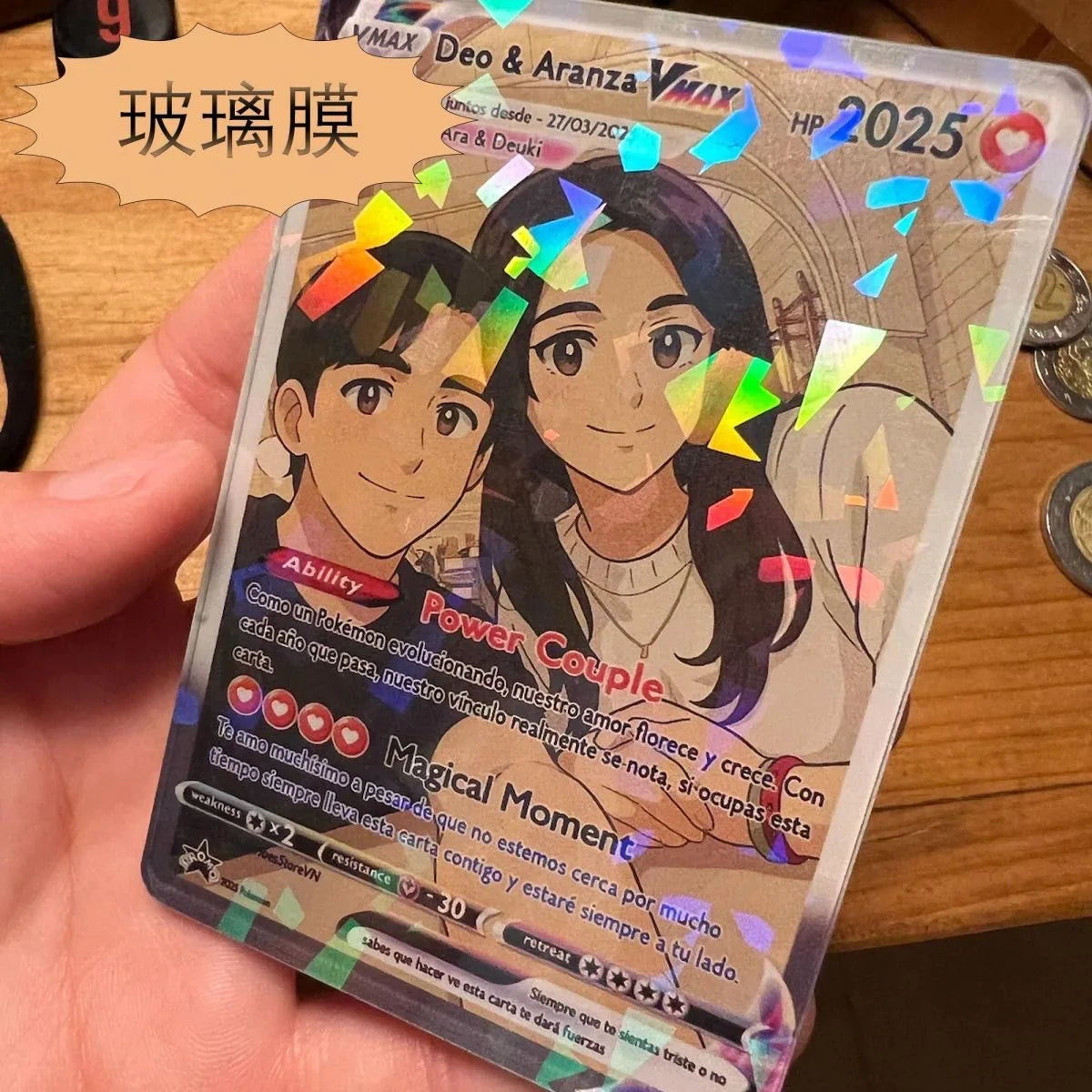 Detalle del acabado holográfico de la carta personalizada